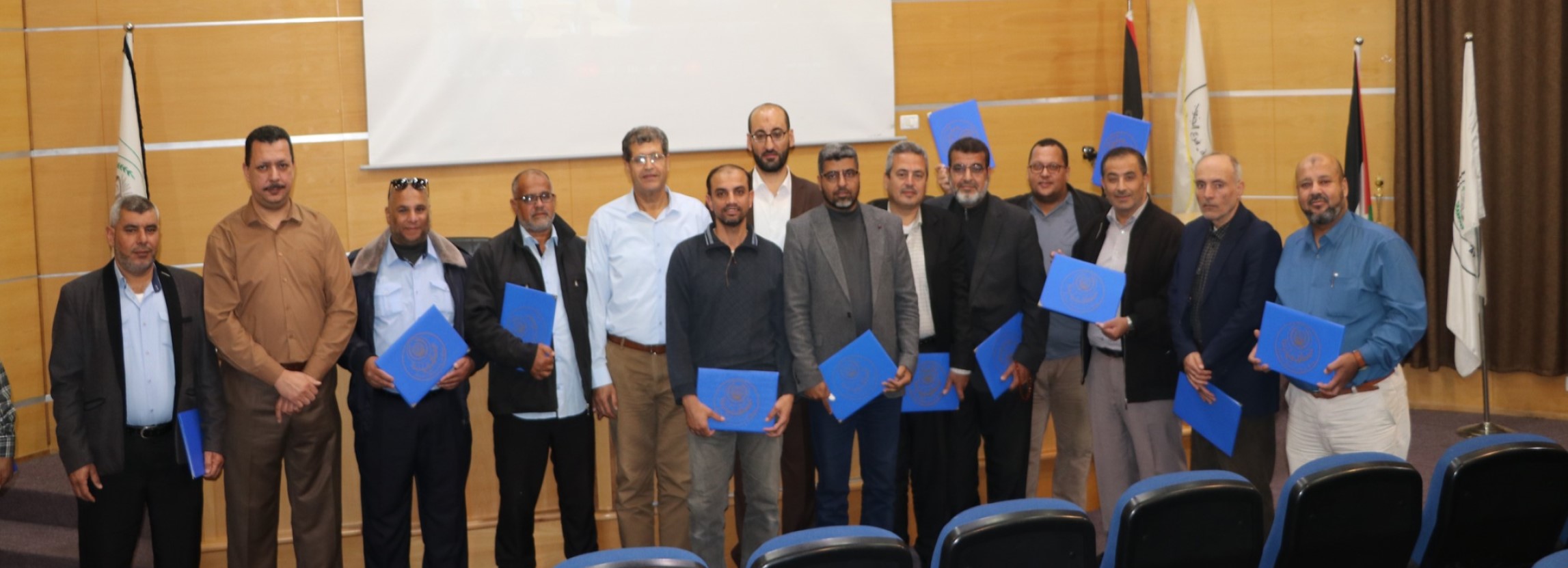 بحضور رئيس الجامعة أ.د. ناصر فرحات و عميد فرع الجامعة في الجنوب أ.د. أسعد أسعد,, عمادة فرع الجنوب تُكرم الإخوة العاملين