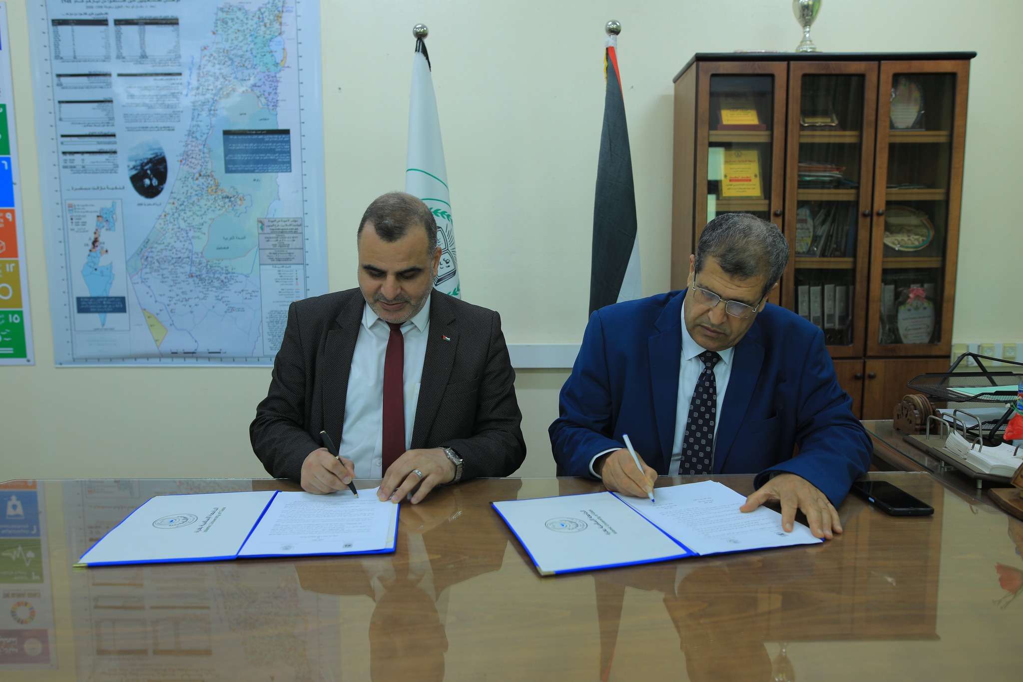 عقد اتفاقية تعاون بين الجامعة الإسلامية وبلدية خان يونس